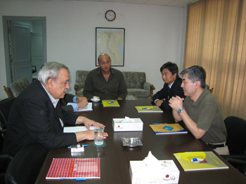 中國(guó)駐埃及使館臨時(shí)代辦李琛考察中國(guó)奇瑞汽車公司在埃生產(chǎn)線